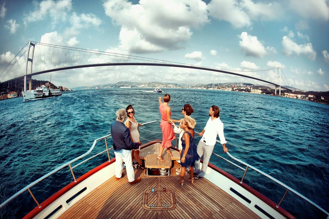 Armada Gezi Botu – İstanbul'da Günlük Özel Yat Kiralama