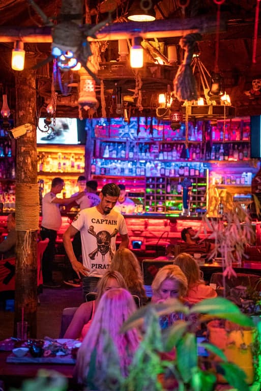 Restaurante Café y Bar Capitán Pirata – Música, Comida & Diversión