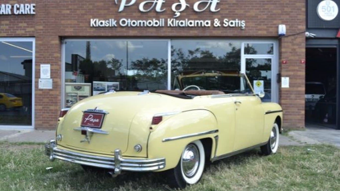 Tour di auto d'epoca a Istanbul con la Plymouth DeLuxe Convertible del 1949