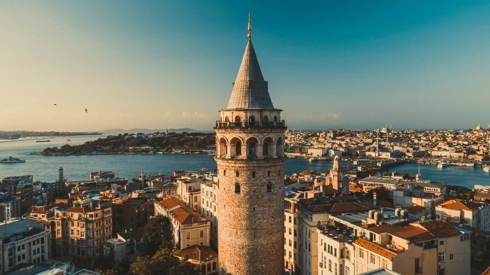 Galata Kulesi Rehberi 2025: Biletler, En İyi Manzaralar ve Ziyaret İpuçları