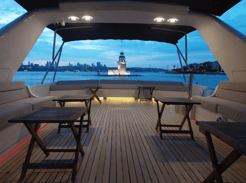Orion Yacht Vermietung in Istanbul – Private Bosporus-Kreuzfahrt