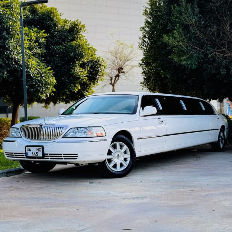 Airport Transfer Services with Luxurious Linconln Limuzin