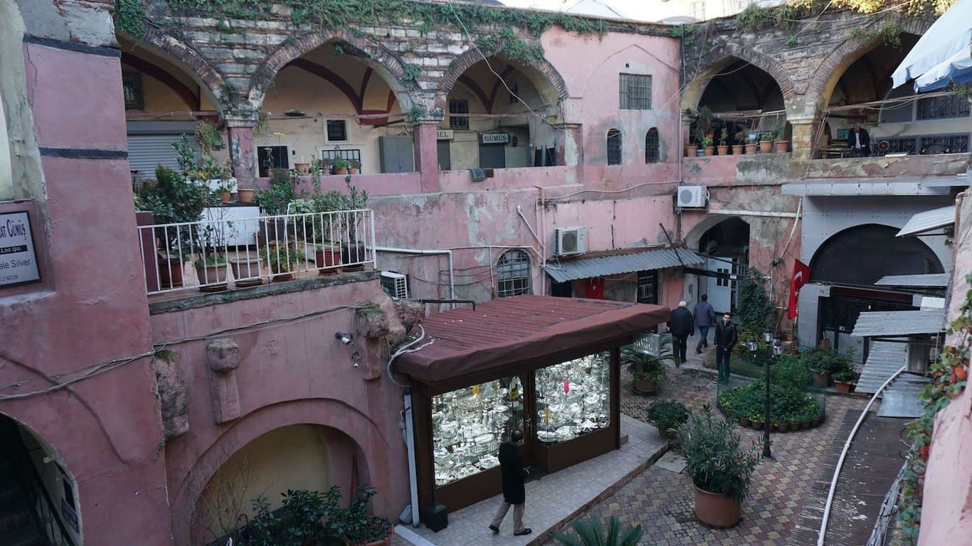 Reserve o Tour de Istambul Secreta com Şerif Yenen – Explore Istambul