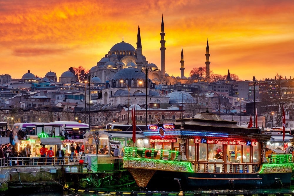 شطيرة السمك في إمينونو